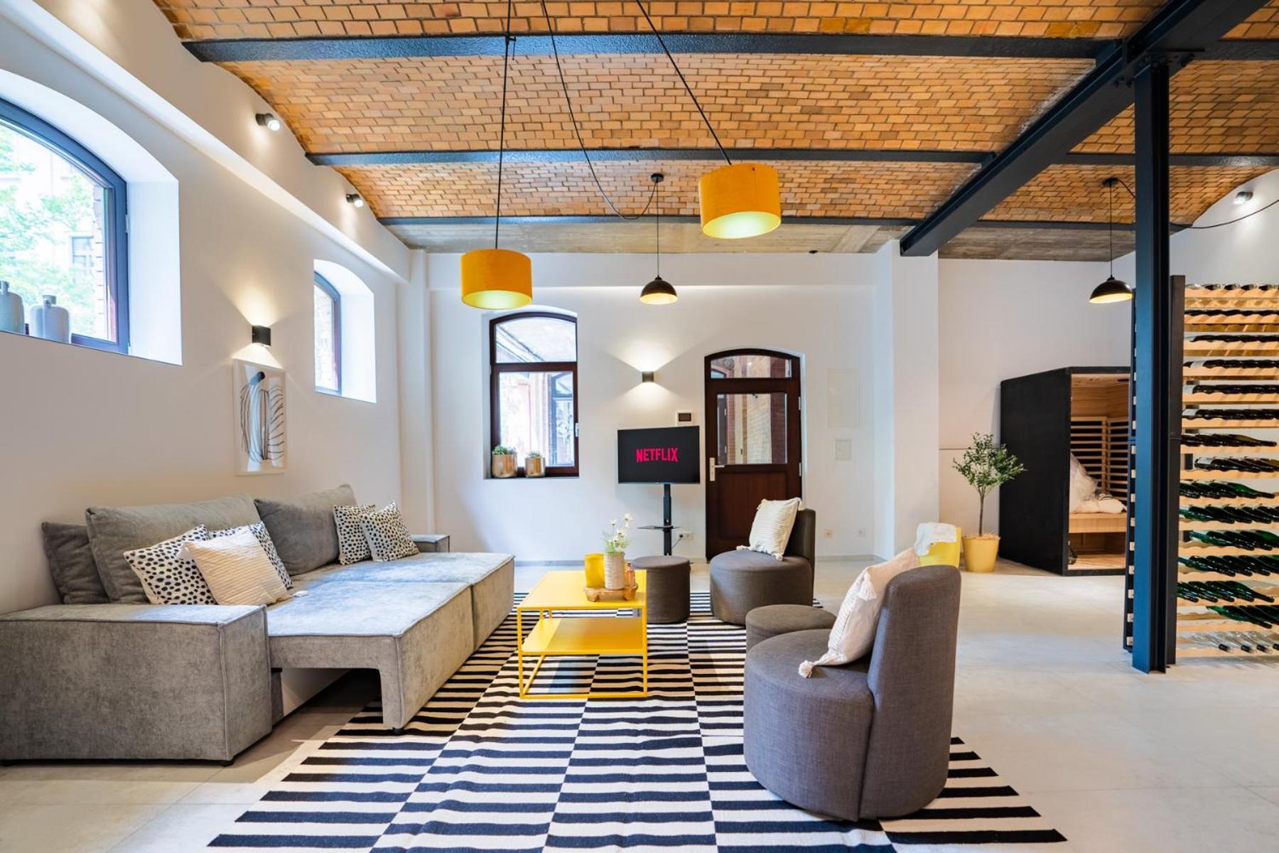 Luxurioeses 100M2 Loft Mit Sauna & Parkplatz - Platz Fuer 4 Personen Wiesbaden Exterior foto